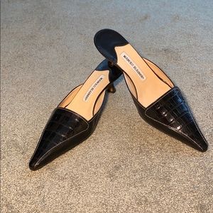 Manolo Blahnik slide black alligator mule